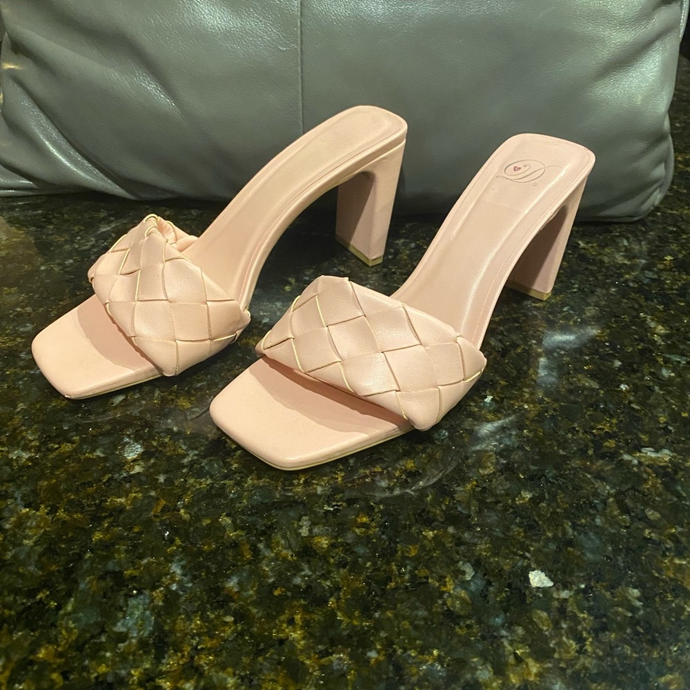 Women's Light Pink Sandals Sz 10
